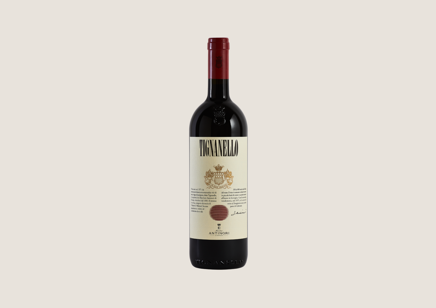 Flasche Rotwein Tignanello mit rotem Verschluss vor hellem Hintergrund