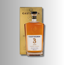 Castagner Grappa Riserva 3 Anni in kantiger Flasche, davor goldene Geschenkbox mit Prägung.