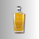 Castagner Grappa Brunello di Montalcino mit goldfarbenem Destillat und Medaillenanhänger am Hals.