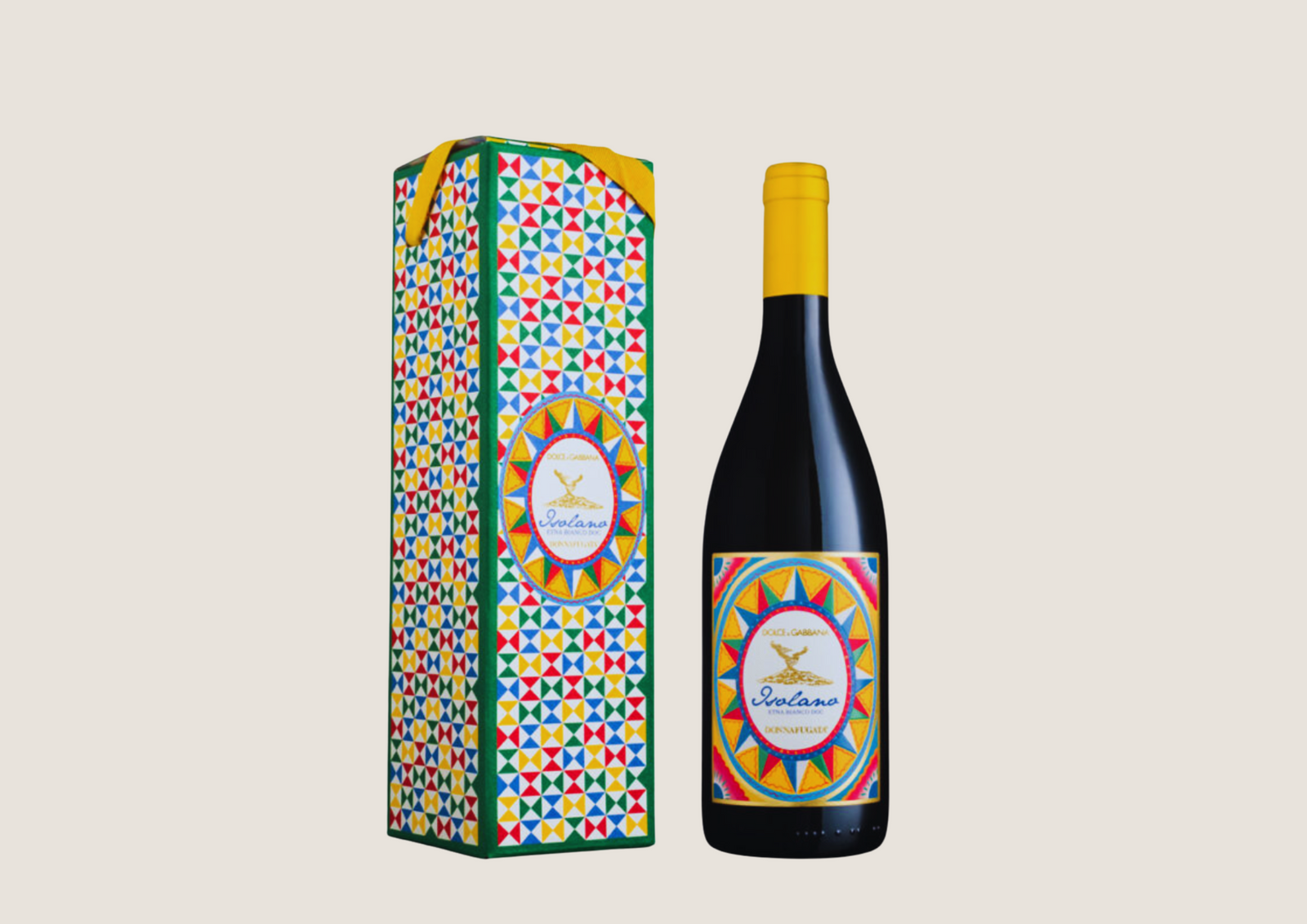 Weinflasche mit gelbem Hals und bunter Box im traditionellen sizilianischen Mustermix.