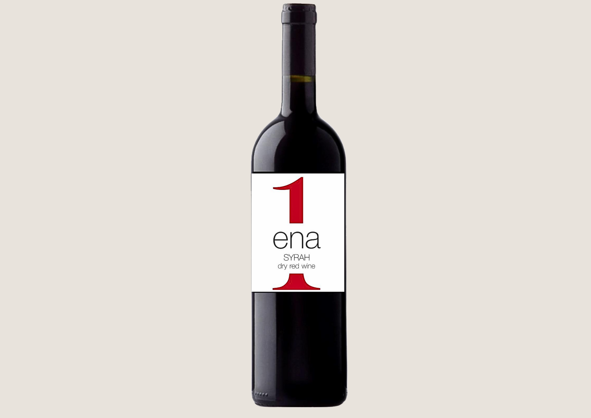Rote Weinflasche Ena Syrah mit Schraubverschluss und schlichtem Etikett auf hellem Grund.