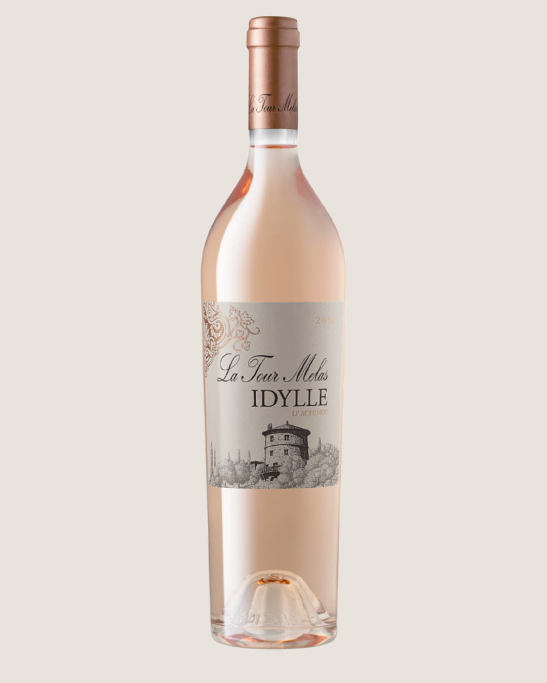 Helle Roséweinflasche La Tour Melas Idylle mit eleganter Etikettengestaltung.