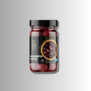 Glas mit tiefdunklen Kalamata-Oliven in Lake, schwarzer Deckel und schlichtes Etikett.