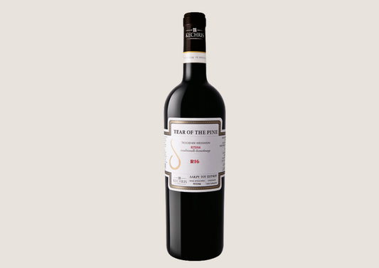 Kechris ‚Tear of the Pine‘ trockener Weißwein Flasche aus Griechenland.