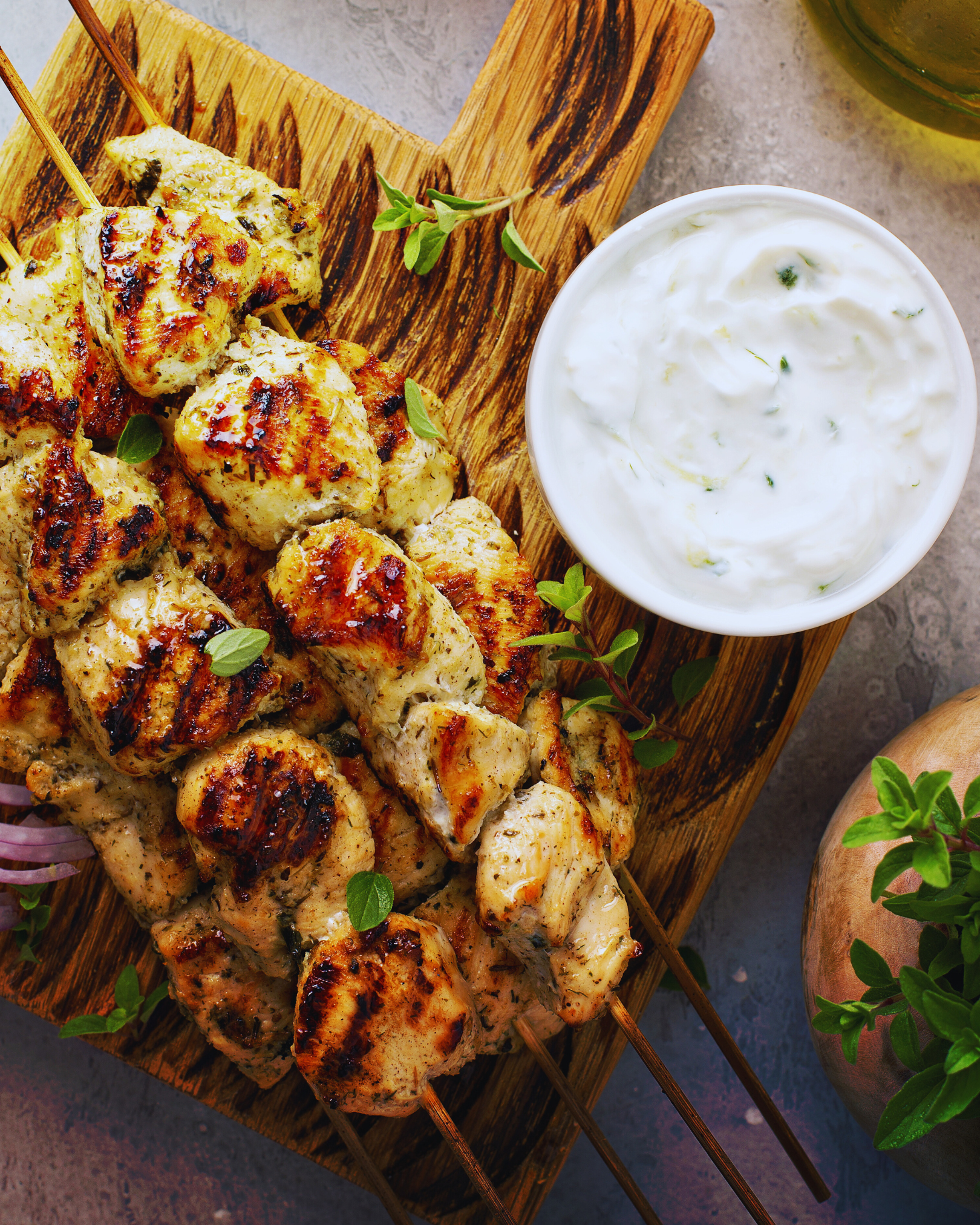 „Saftige Hähnchen-Souvlaki-Spieße mit Tzatziki – typisch griechisch vom Grill“