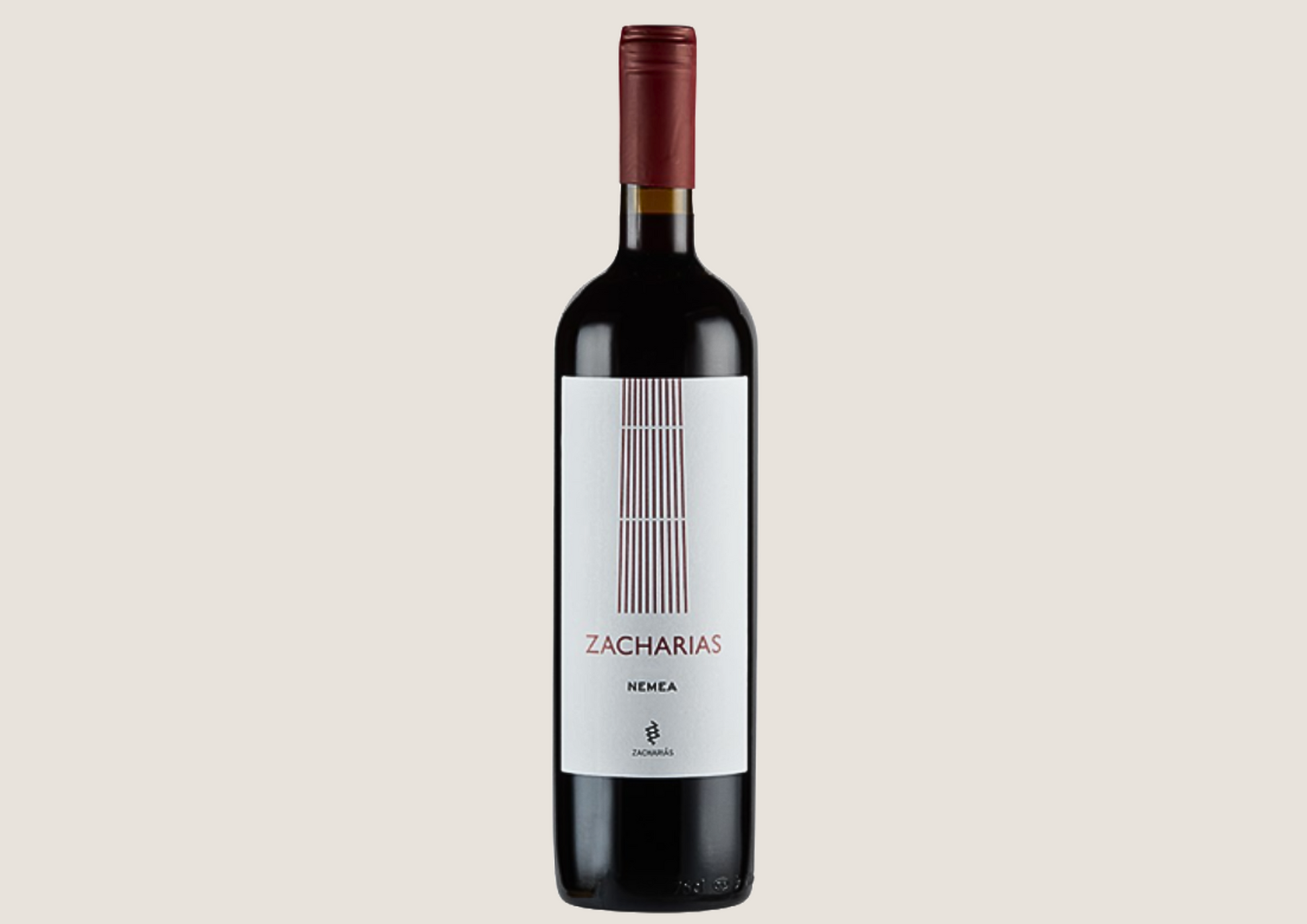 Flasche Rotwein Zacharias Nemea mit elegantem Etikett vor neutralem Hintergrund.